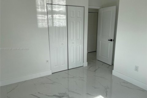 House in Miami Gardens, Florida 3 bedrooms, 91.42 sq.m. № 1976701 - photo 14