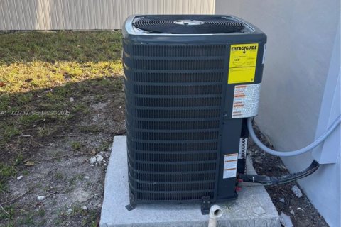 House in Miami Gardens, Florida 3 bedrooms, 91.42 sq.m. № 1976701 - photo 24