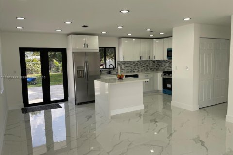 House in Miami Gardens, Florida 3 bedrooms, 91.42 sq.m. № 1976701 - photo 6