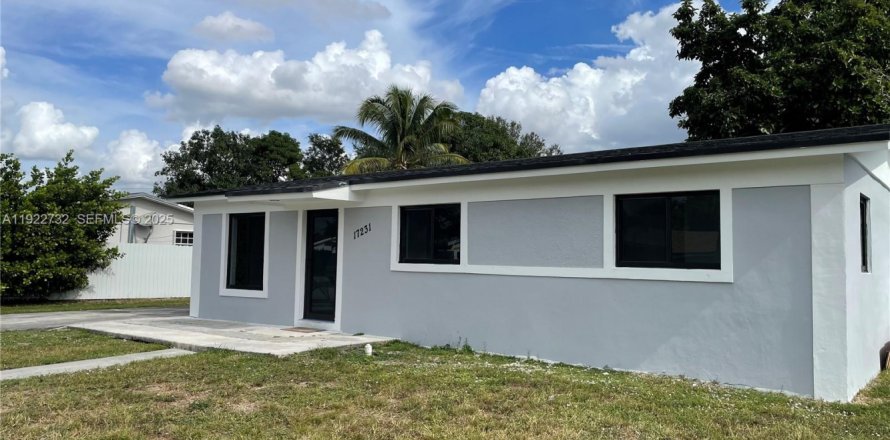 House in Miami Gardens, Florida 3 bedrooms, 91.42 sq.m. № 1976701