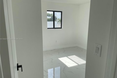 House in Miami Gardens, Florida 3 bedrooms, 91.42 sq.m. № 1976701 - photo 15