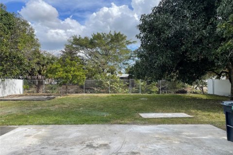 House in Miami Gardens, Florida 3 bedrooms, 91.42 sq.m. № 1976701 - photo 30