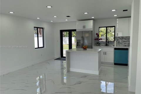 House in Miami Gardens, Florida 3 bedrooms, 91.42 sq.m. № 1976701 - photo 4