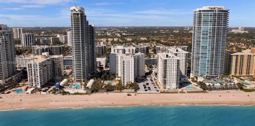 Condo à Hollywood, Floride, 1 chambre  № 1861422