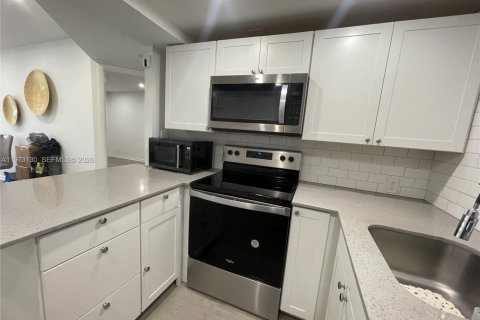 Снять в аренду квартиру в Дорал, Флорида 2 спальни, 96.25м2, № 2033225 - фото 22