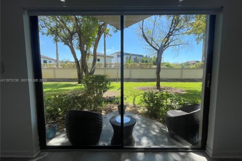 Снять в аренду квартиру в Дорал, Флорида 2 спальни, 96.25м2, № 2033225 - фото 25