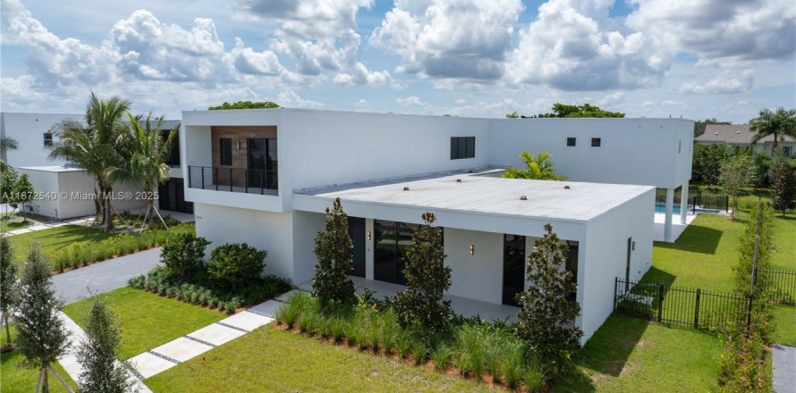 Casa en Weston, Florida 5 dormitorios, 498.7 m2 № 1927617