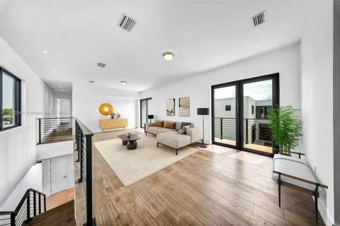 Casa en venta en Weston, Florida, 5 dormitorios, 498.7 m2 № 1927617 - foto 25