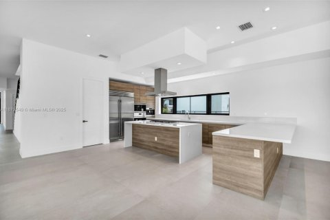Casa en venta en Weston, Florida, 5 dormitorios, 498.7 m2 № 1927617 - foto 15