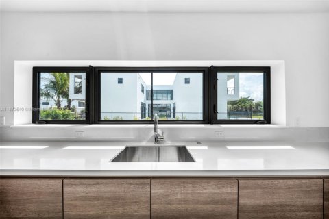 Casa en venta en Weston, Florida, 5 dormitorios, 498.7 m2 № 1927617 - foto 21