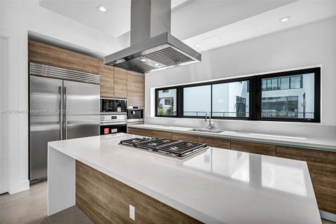 Casa en venta en Weston, Florida, 5 dormitorios, 498.7 m2 № 1927617 - foto 14