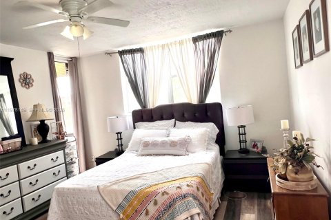 Condo in Lauderdale Lakes, Florida, 2 bedrooms  № 2042115 - photo 17