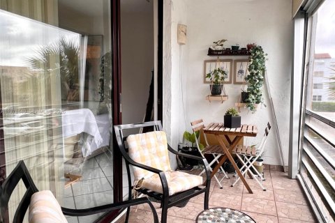 Condo in Lauderdale Lakes, Florida, 2 bedrooms  № 2042115 - photo 12