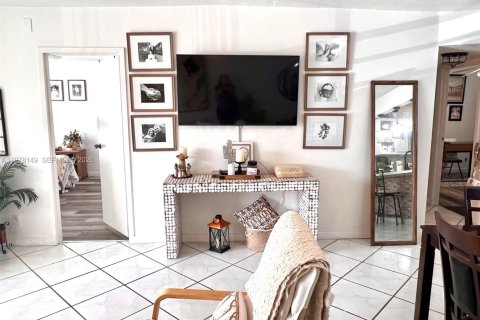 Condo in Lauderdale Lakes, Florida, 2 bedrooms  № 2042115 - photo 9