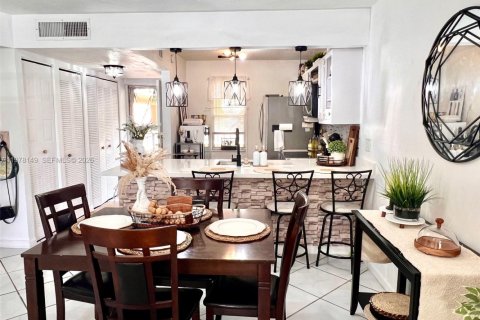 Condo in Lauderdale Lakes, Florida, 2 bedrooms  № 2042115 - photo 6