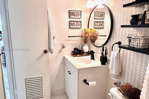 Condo in Lauderdale Lakes, Florida, 2 bedrooms  № 2042115 - photo 30