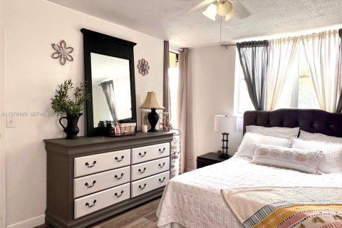 Condo in Lauderdale Lakes, Florida, 2 bedrooms  № 2042115 - photo 15