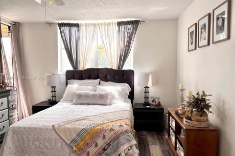 Condo in Lauderdale Lakes, Florida, 2 bedrooms  № 2042115 - photo 16