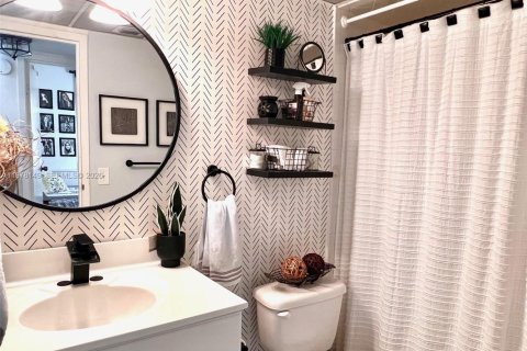 Condo in Lauderdale Lakes, Florida, 2 bedrooms  № 2042115 - photo 28