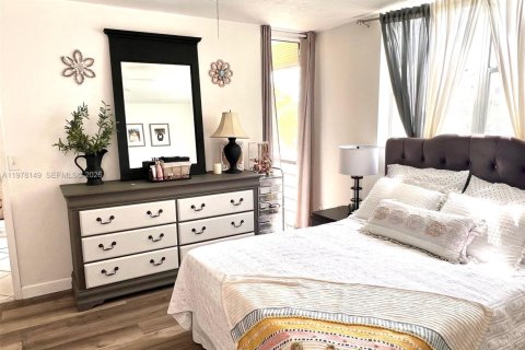 Condo in Lauderdale Lakes, Florida, 2 bedrooms  № 2042115 - photo 24