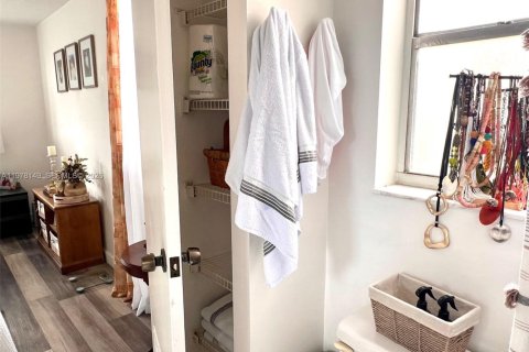 Condo in Lauderdale Lakes, Florida, 2 bedrooms  № 2042115 - photo 19