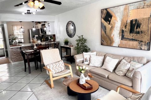Condo in Lauderdale Lakes, Florida, 2 bedrooms  № 2042115 - photo 7