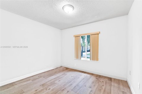 Villa ou maison à louer à Doral, Floride: 3 chambres, 141.3 m2 № 2385060 - photo 14