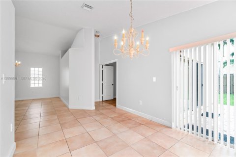 Villa ou maison à louer à Doral, Floride: 3 chambres, 141.3 m2 № 2385060 - photo 4