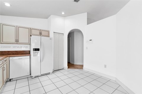 Villa ou maison à louer à Doral, Floride: 3 chambres, 141.3 m2 № 2385060 - photo 7