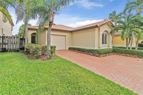 Villa ou maison à louer à Doral, Floride: 3 chambres, 141.3 m2 № 2385060 - photo 2