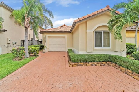 Villa ou maison à Doral, Floride 3 chambres, 141.3 m2 № 2385060