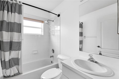 Villa ou maison à louer à Doral, Floride: 3 chambres, 141.3 m2 № 2385060 - photo 17