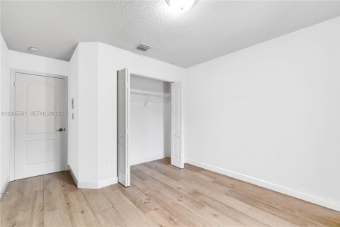 Villa ou maison à louer à Doral, Floride: 3 chambres, 141.3 m2 № 2385060 - photo 13