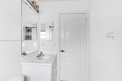 Villa ou maison à louer à Doral, Floride: 3 chambres, 141.3 m2 № 2385060 - photo 16