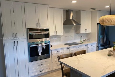 Propiedad comercial en venta en Miami, Florida № 1694562 - foto 6
