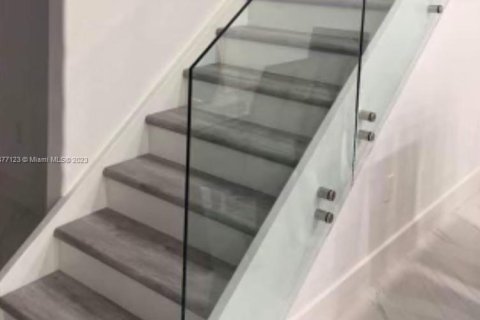 Propiedad comercial en venta en Miami, Florida № 1694562 - foto 14