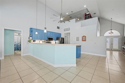 House in Merrit Island, Florida 5 bedrooms, 307.41 sq.m. № 2114119 - photo 11