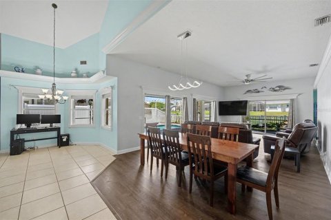 House in Merrit Island, Florida 5 bedrooms, 307.41 sq.m. № 2114119 - photo 12