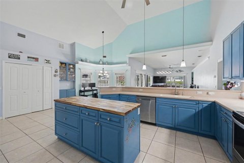 House in Merrit Island, Florida 5 bedrooms, 307.41 sq.m. № 2114119 - photo 9