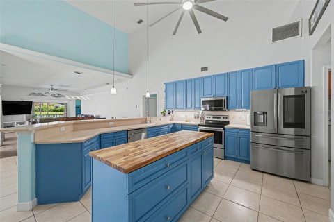 House in Merrit Island, Florida 5 bedrooms, 307.41 sq.m. № 2114119 - photo 8