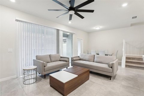 Adosado en venta en Davenport, Florida, 5 dormitorios, 212.1 m2 № 2222522 - foto 6