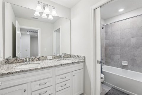 Adosado en venta en Davenport, Florida, 5 dormitorios, 212.1 m2 № 2222522 - foto 13