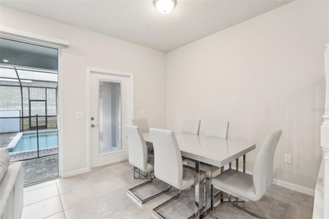 Adosado en venta en Davenport, Florida, 5 dormitorios, 212.1 m2 № 2222522 - foto 7
