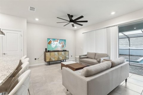 Adosado en venta en Davenport, Florida, 5 dormitorios, 212.1 m2 № 2222522 - foto 5
