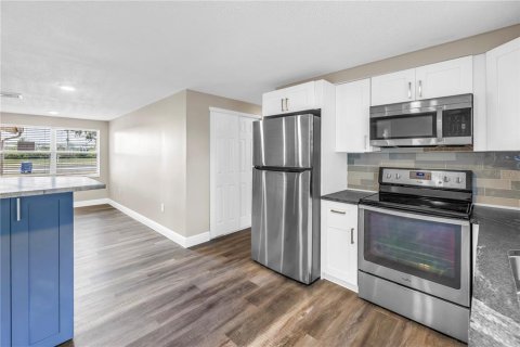 Villa ou maison à vendre à Saint Petersburg, Floride: 4 chambres, 118.73 m2 № 1732698 - photo 8