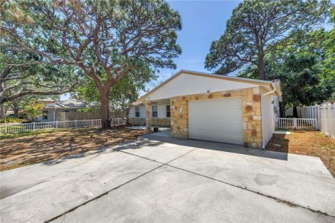 Villa ou maison à vendre à Saint Petersburg, Floride: 4 chambres, 118.73 m2 № 1732698 - photo 2