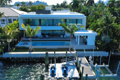 Villa ou maison à vendre à Miami Beach, Floride: 6 chambres, 731.05 m2 № 1970067 - photo 2