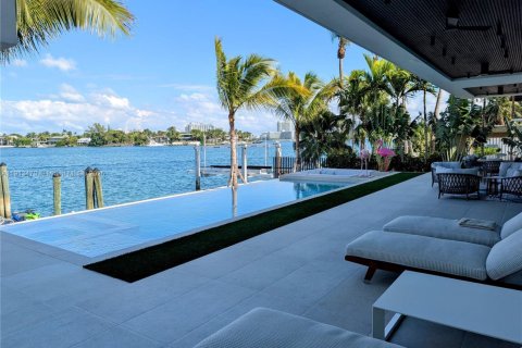 Villa ou maison à vendre à Miami Beach, Floride: 6 chambres, 731.05 m2 № 1970067 - photo 13