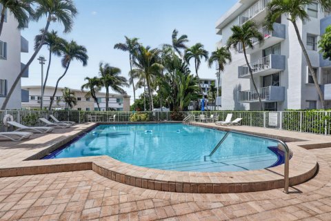 Condo à North Bay Village, Floride, 2 chambres  № 2250784
