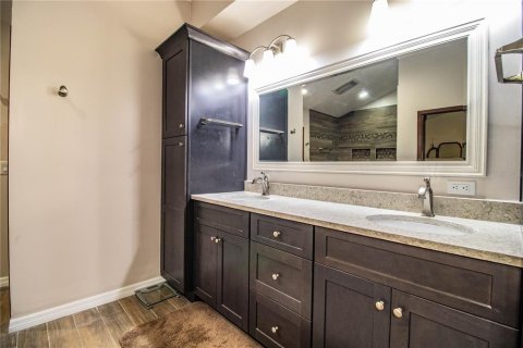 Casa en venta en Brandon, Florida, 5 dormitorios, 393.16 m2 № 1766240 - foto 24